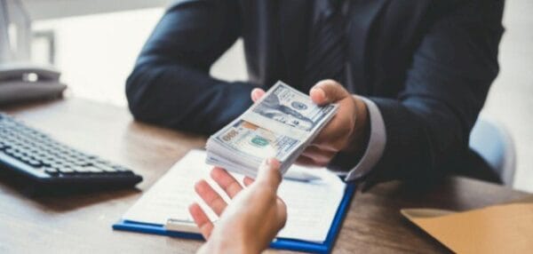 كيفية فتح حساب بنكي في إيطاليا